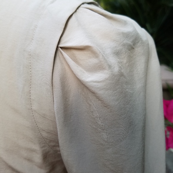 💓SOLD💓Halogen Bow Collar Silk Tie Blouse Nude Taupe Puff - Picture 7 of 13